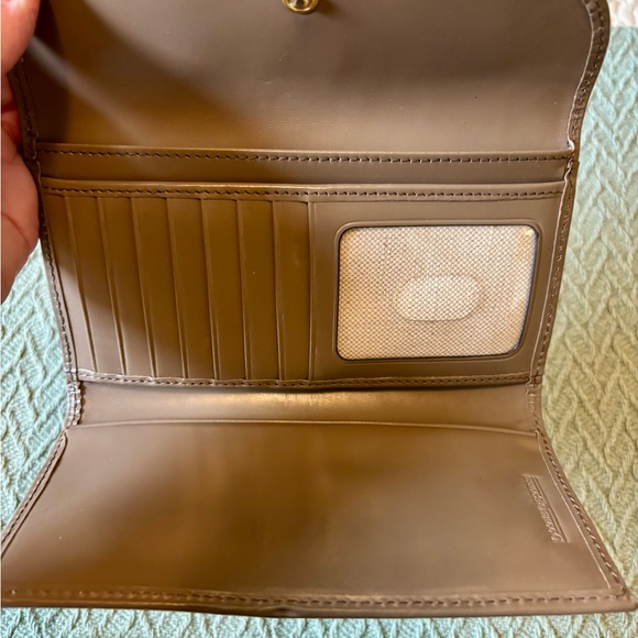 Dooney & Bourke Selleria  Leather Wallet in taupe - Picture 4 of 8